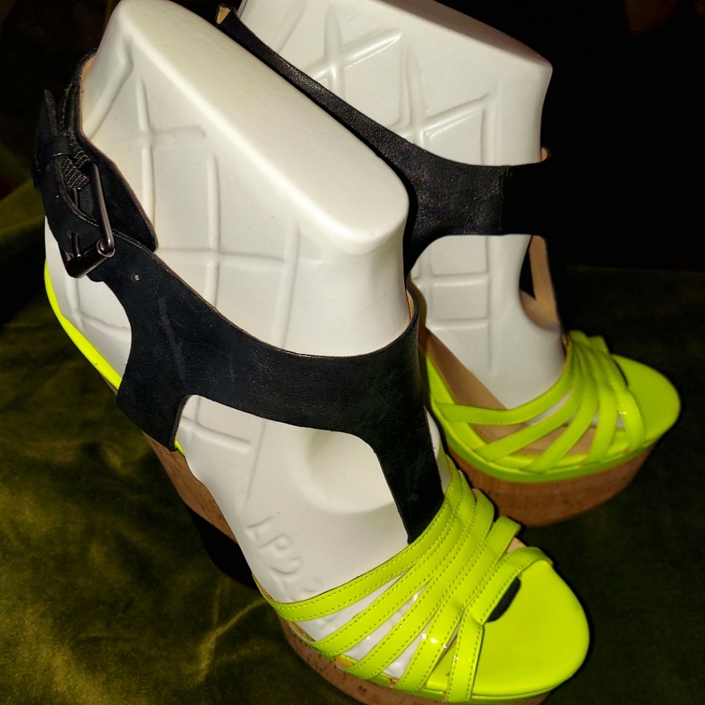 Enzo Angiolini Sz 7M Platform Neon Leather Sandal